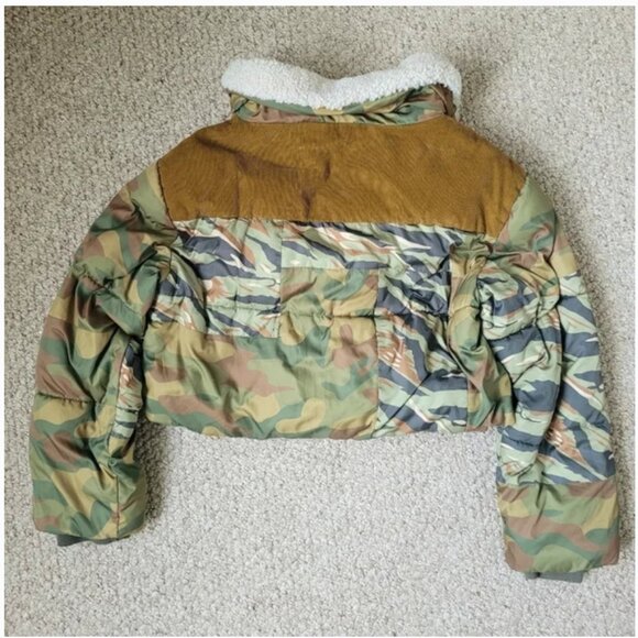 Free People West Coast Puffer Camouflage Print Cropped Jacket size XL - Picture 5 of 7